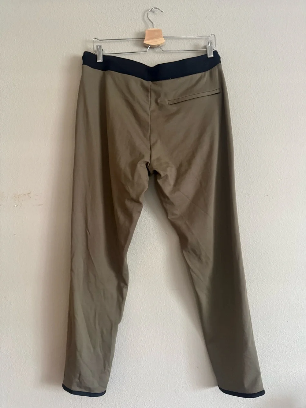 THEORY Men's Demir Plinth Drawstring Jogger Pant in Dark Olive Size Large